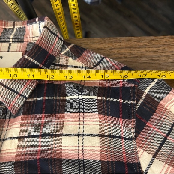 💕Tilley Plaid Button-Up Women's shirt L - Picture 7 of 11